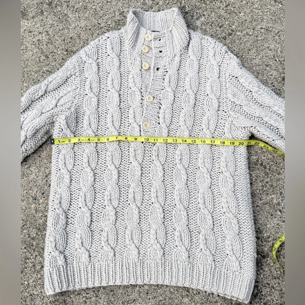 Club Monaco Cable Knit Quarter Neck -Button Sweater – Light Gray – Size L